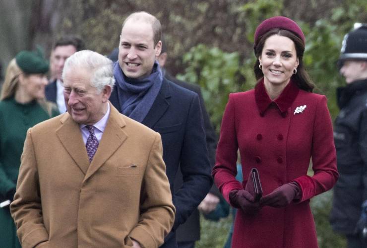 Carlo III insieme a William e Kate Middleton