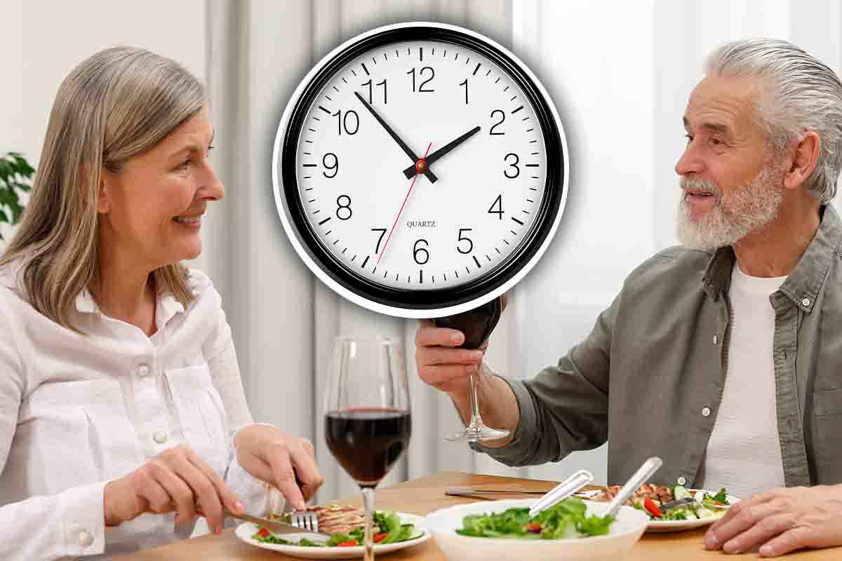 coppia che cena orologio