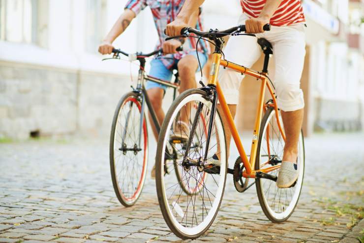 persone in bicicletta 